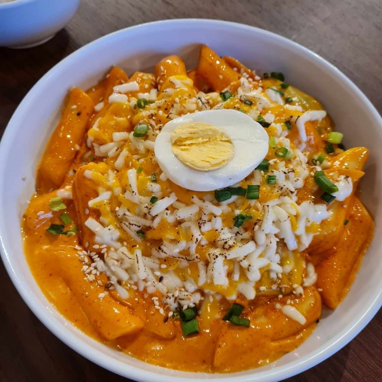 ROSÉ DDEOK-BOKKI