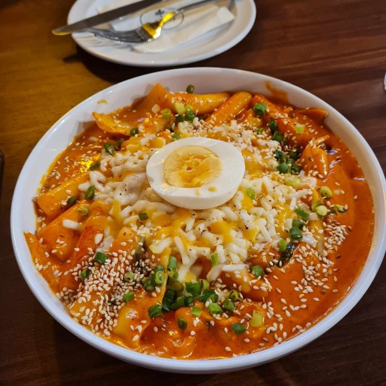 ROSÉ DDEOK-BOKKI