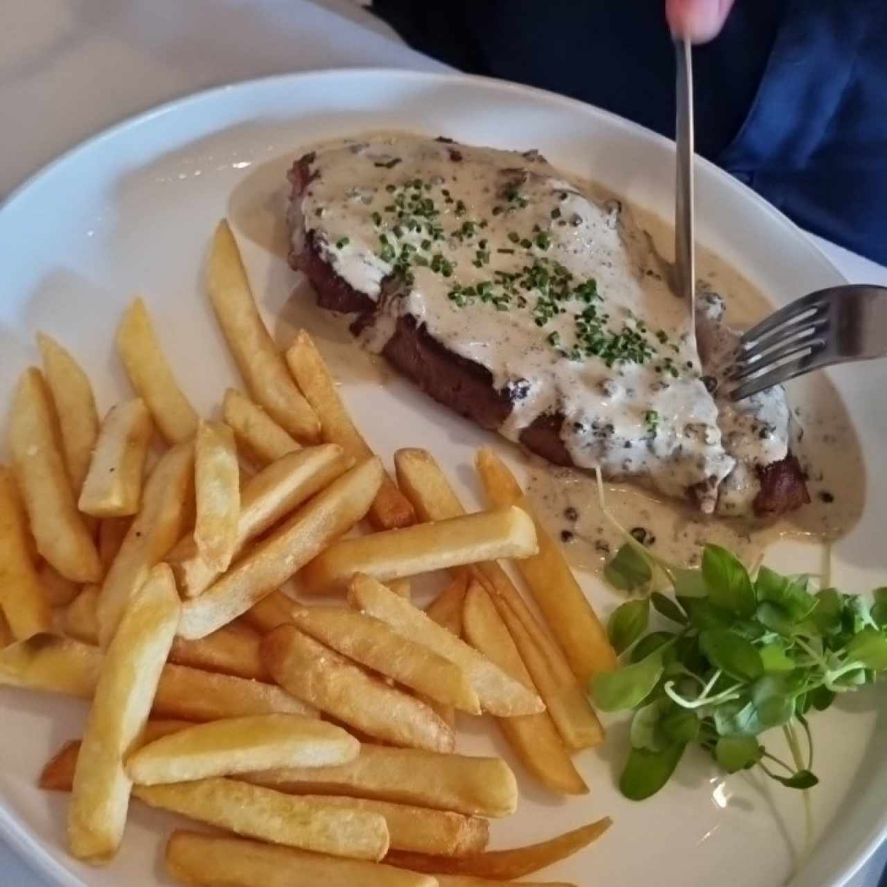 NY steak con papas fritas