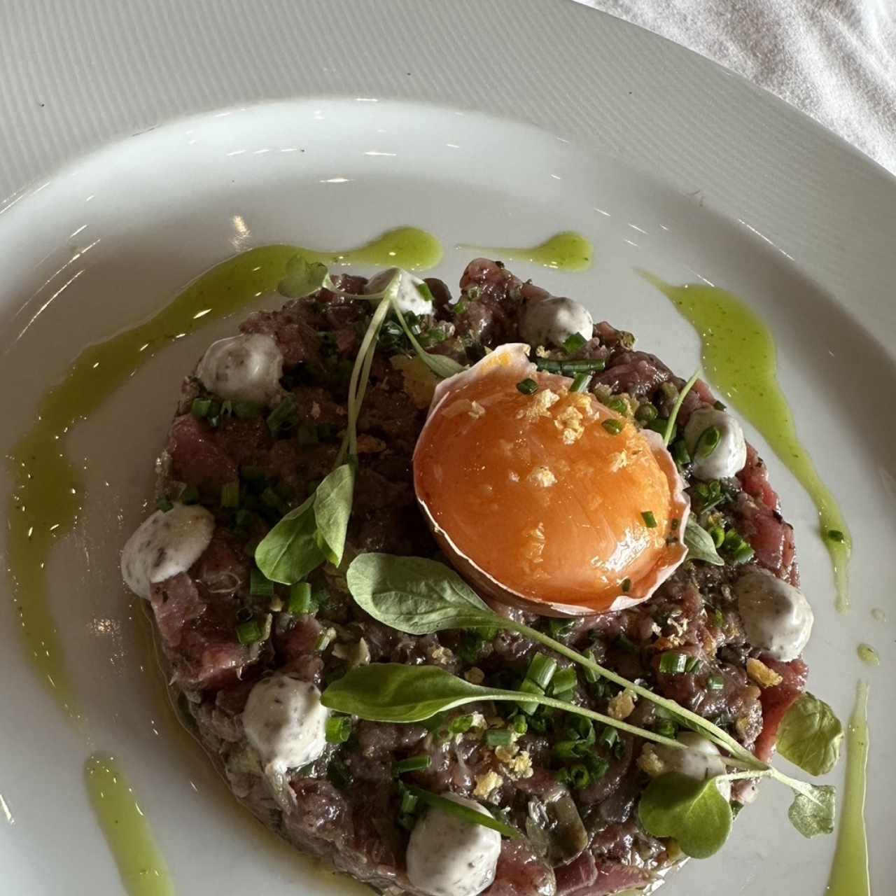 TARTAR DE RES CLÁSICO BISTRÓ