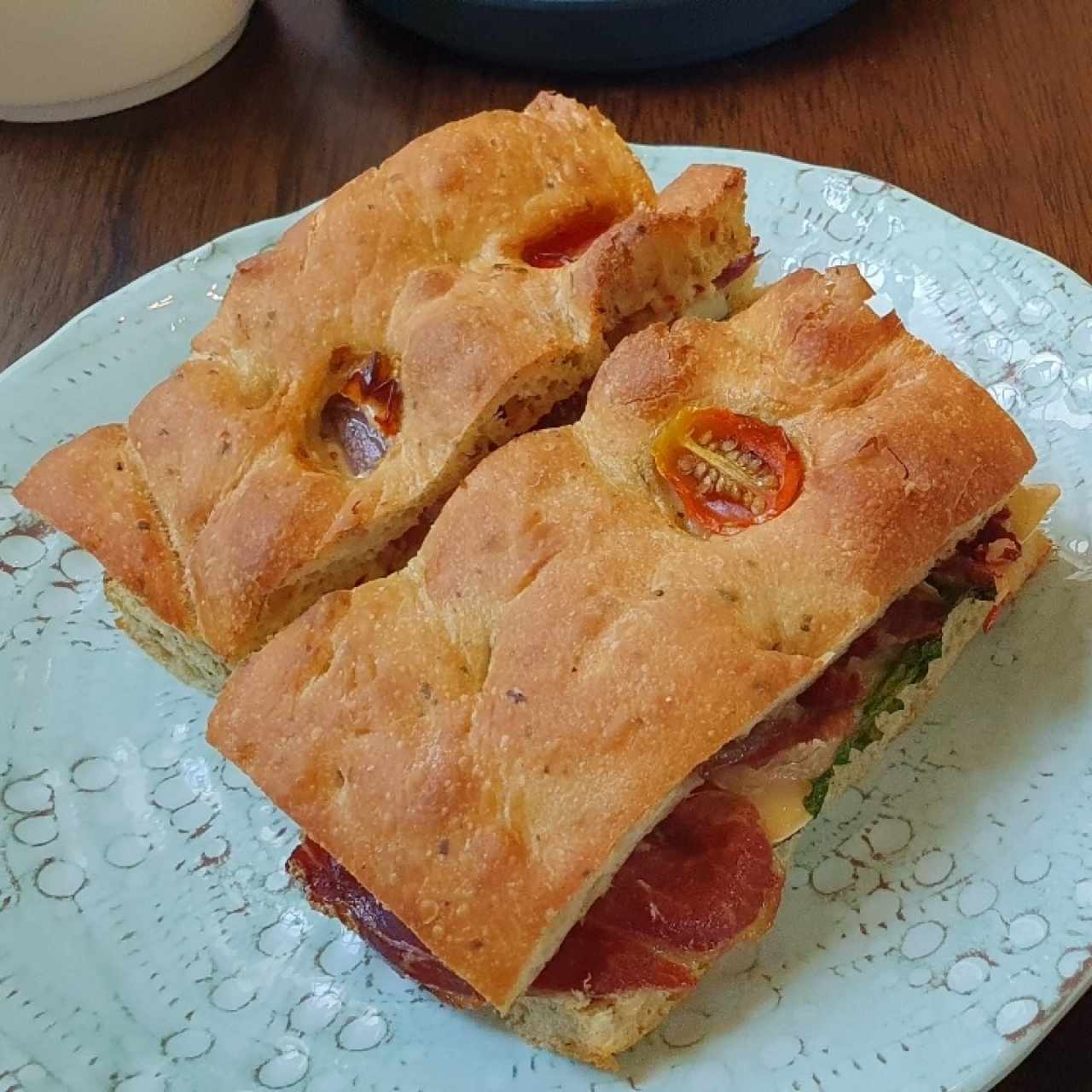 Focaccia con jamón Serrano y queso