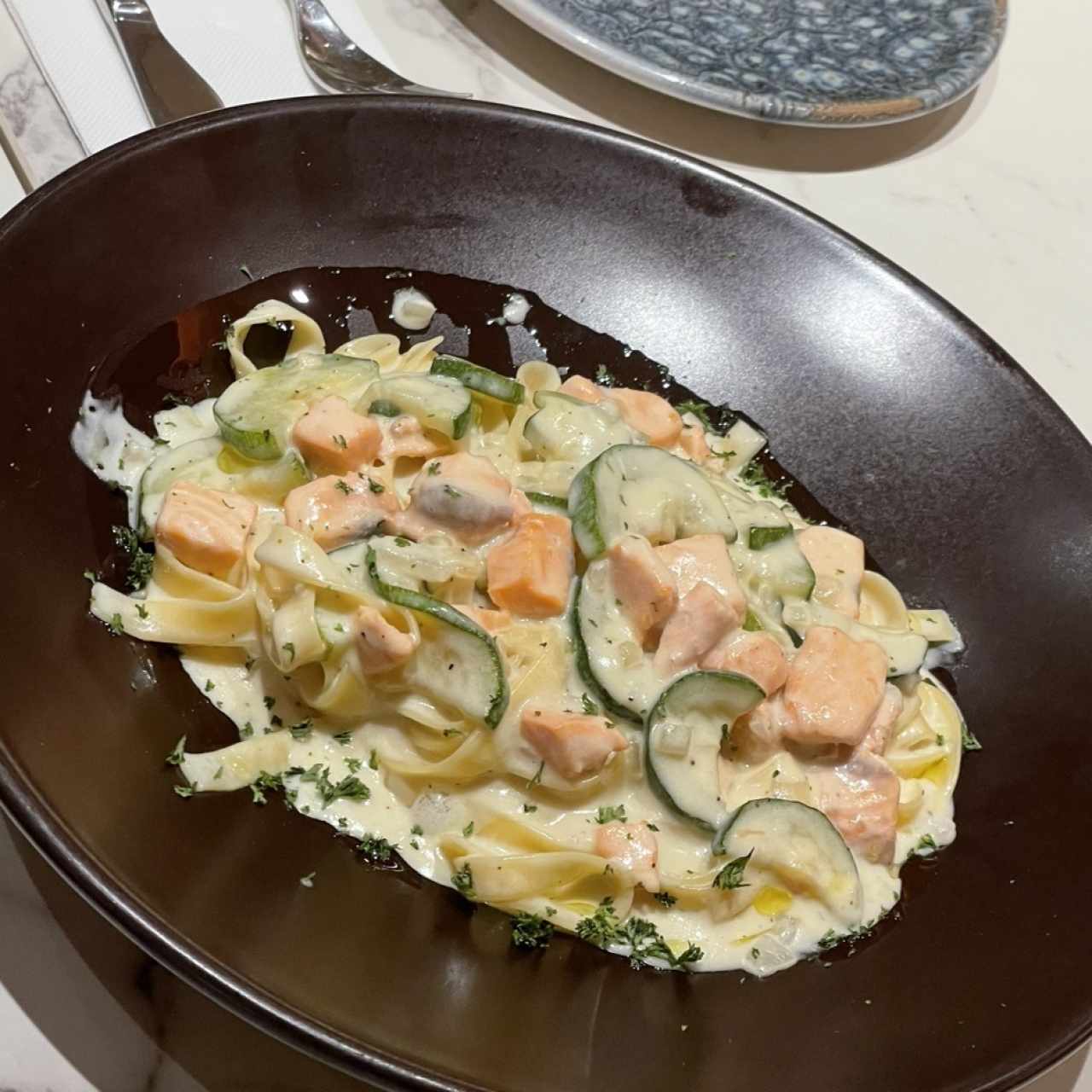 PASTAS - FETTUCCINE AL SALMONE