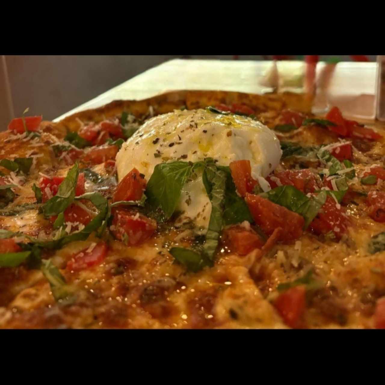 Tomato Burrata pizza