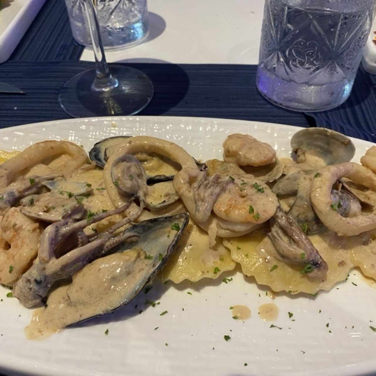 Ravioles de gorgonzola en salsa de frutti di mare