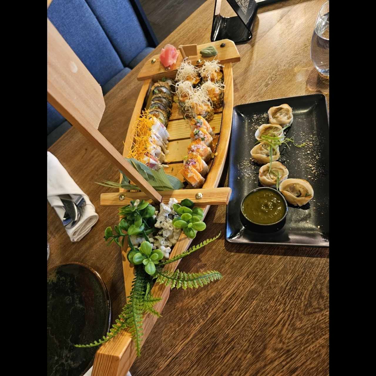 mix de sushi + gyozas 