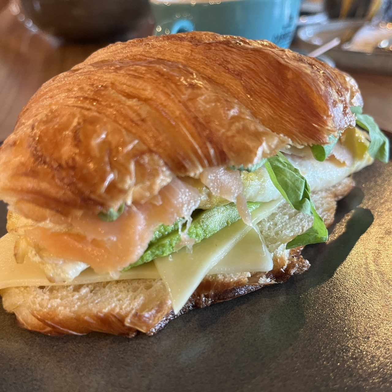 Gordito croissant salmon