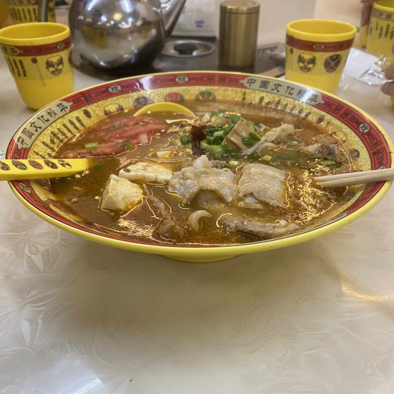 Sopa de tomate con tofu , pescado 