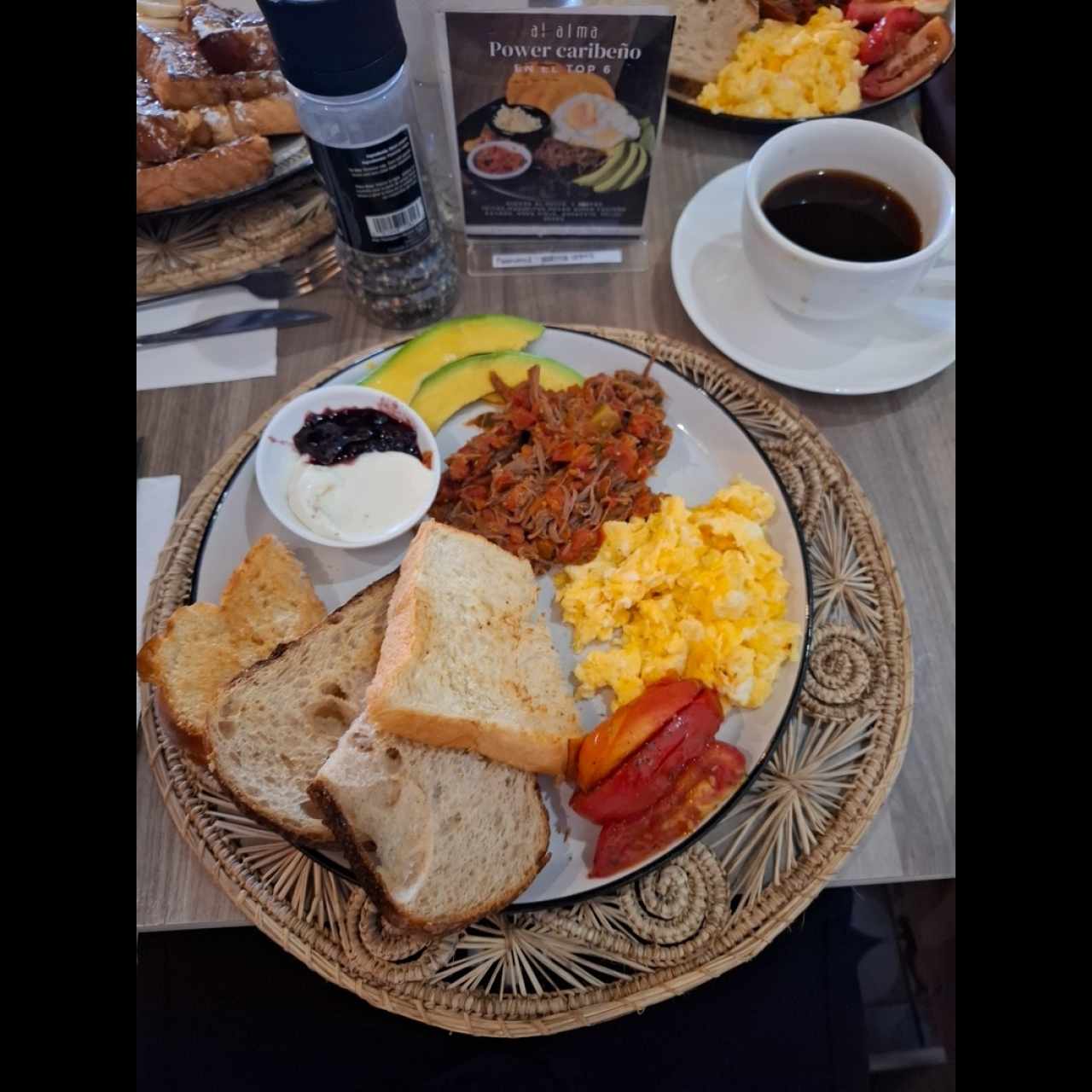 Especiales - Huevos ropa vieja