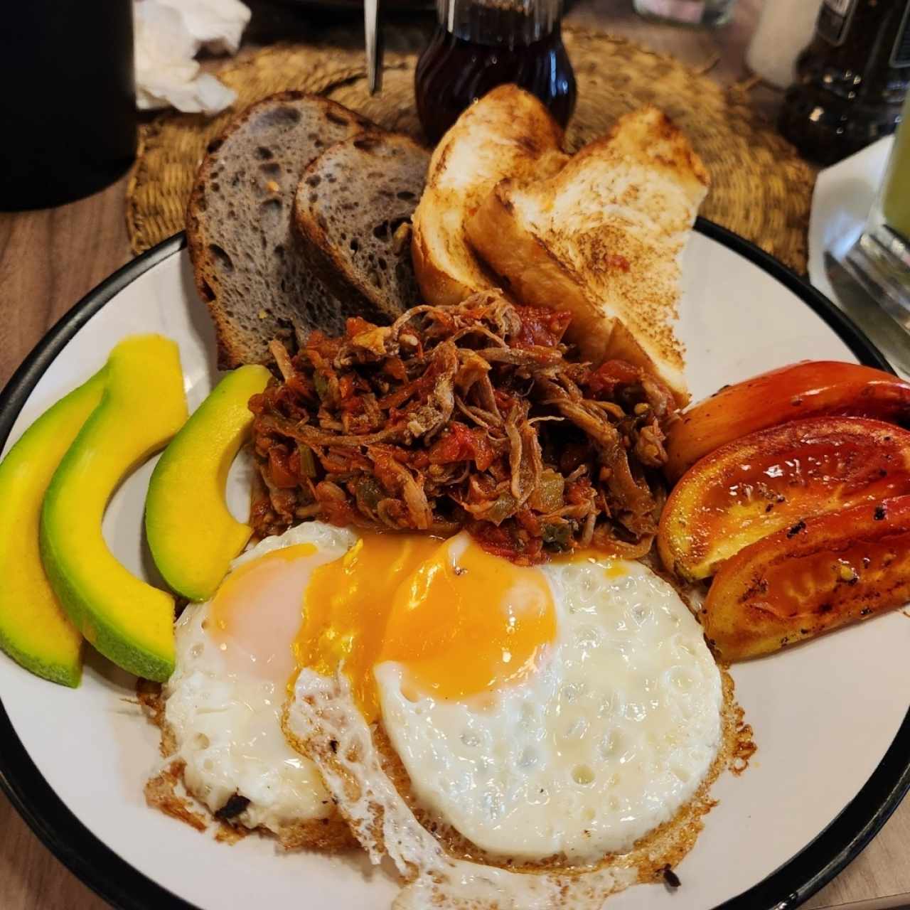 Especiales - Huevos ropa vieja