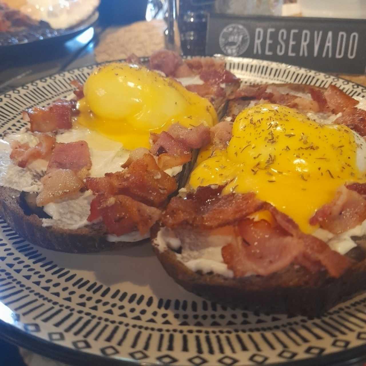 Especiales - Croissant & Serrano Benedictinos