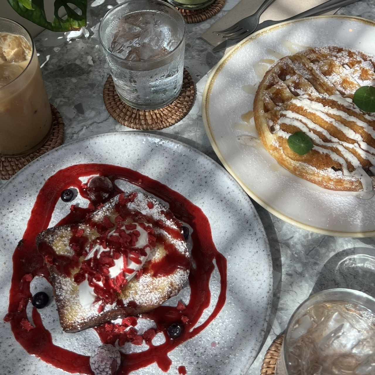 French Toast y Chicken Waffle