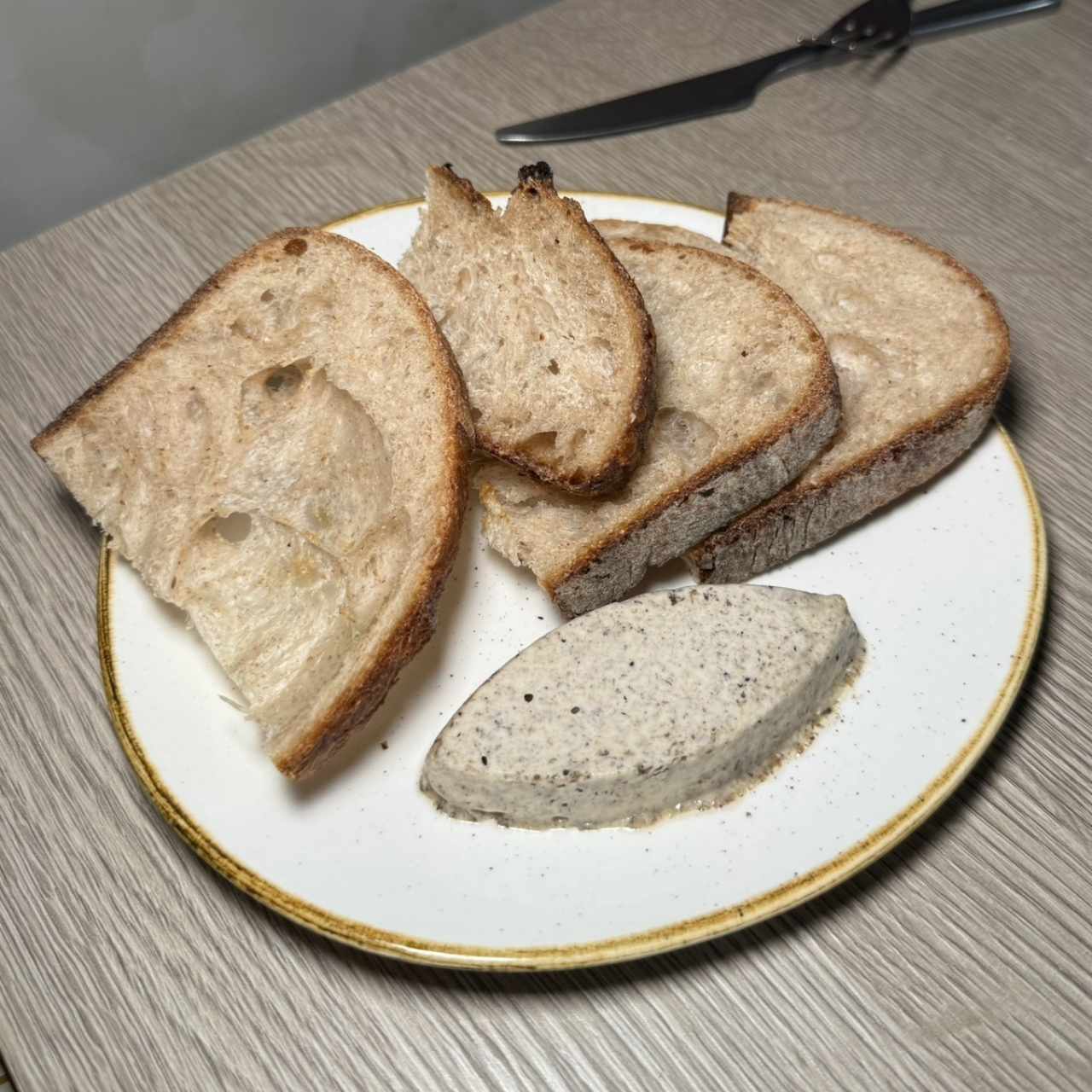 Mantequilla Trufada y Sourdough