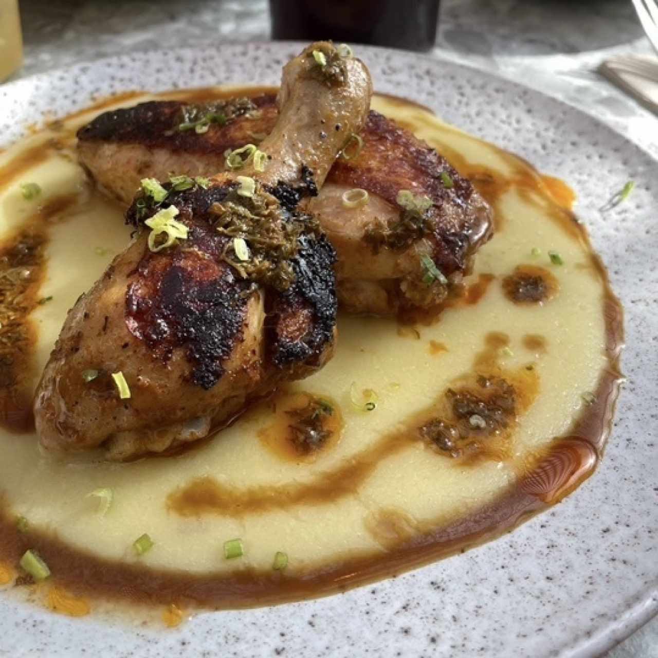 POLLO ASADO CON CHIMICHURRI Y PURÉ DE PAPA