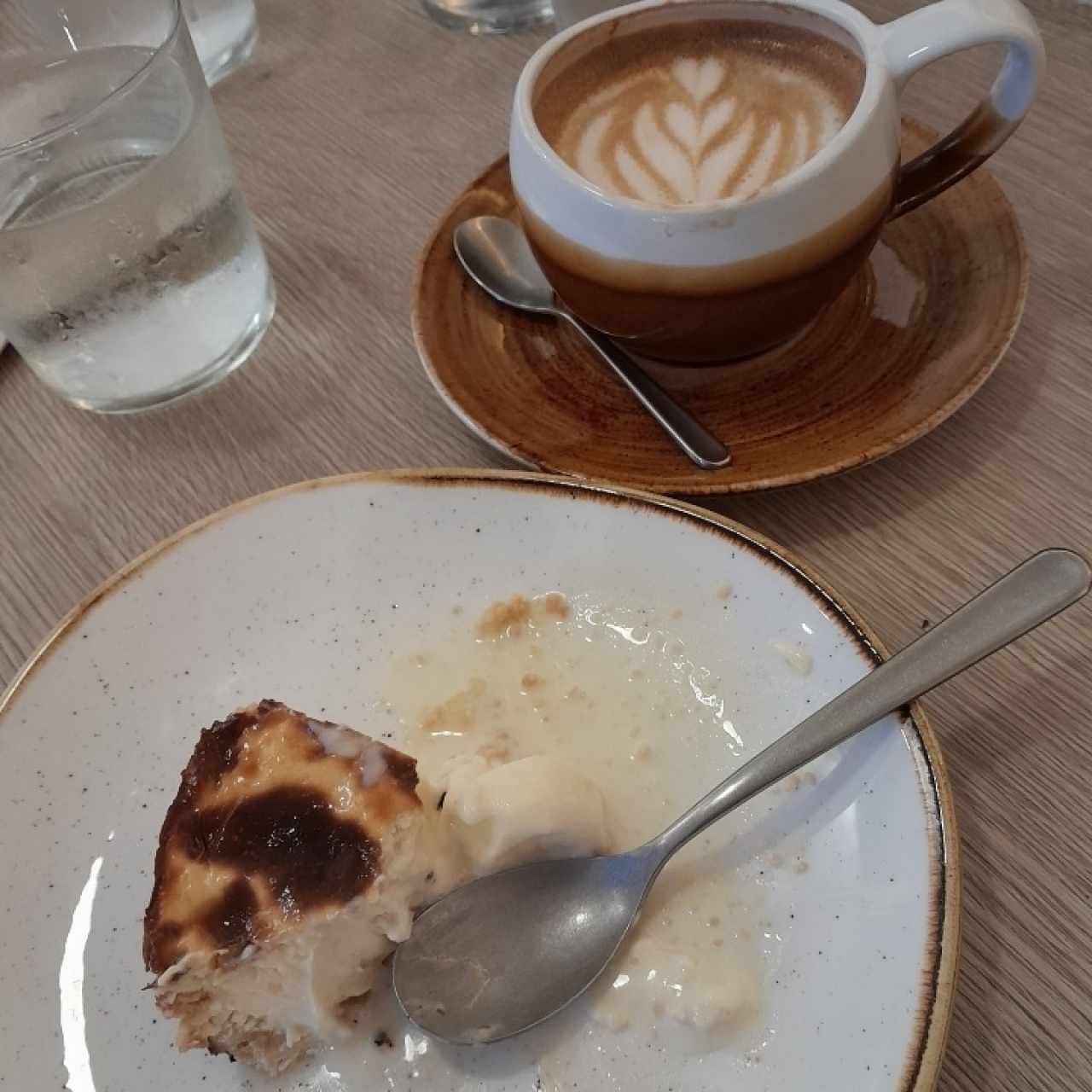 Tarta de queso y capuchino 