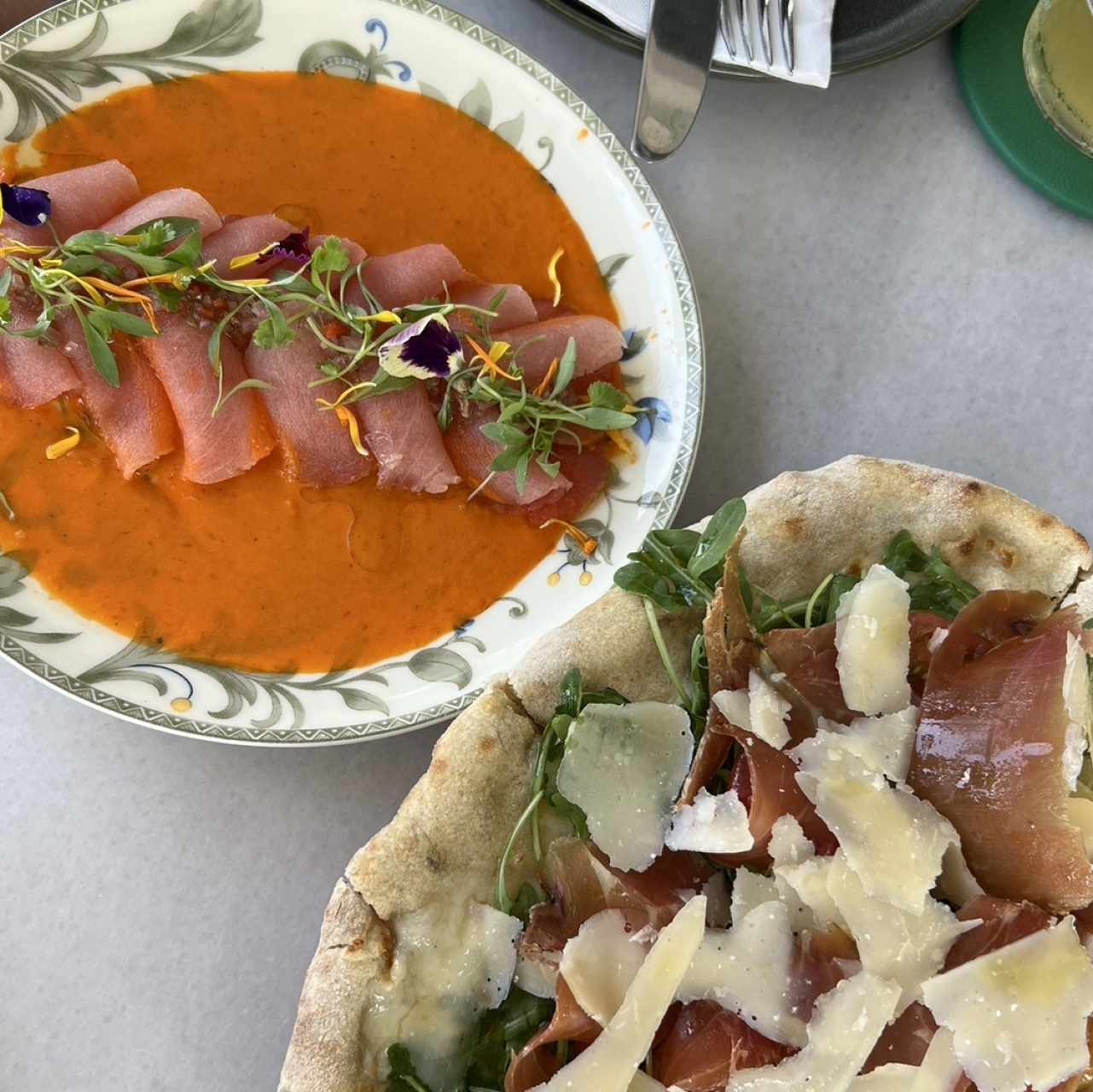 Tiradito de Atún,Leche de tigre con Achiote