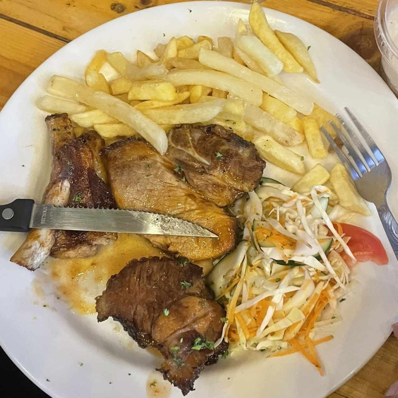 Costillas con papas fritas