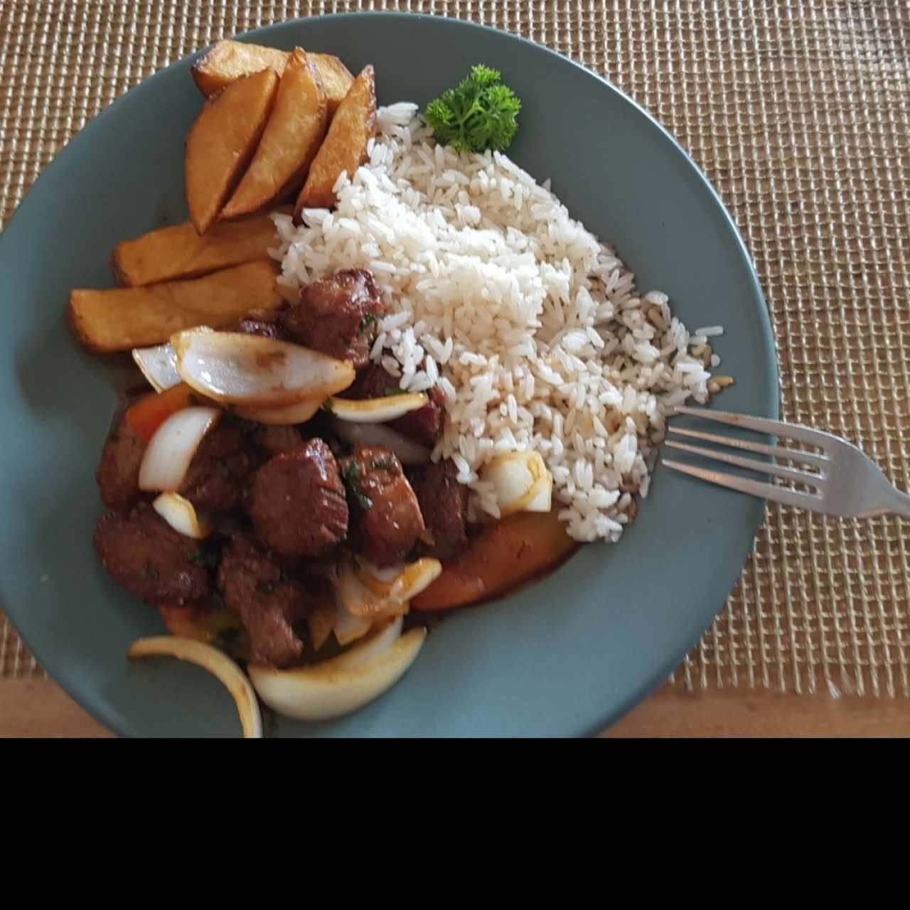 Platos Fuertes - Lomo Saltado