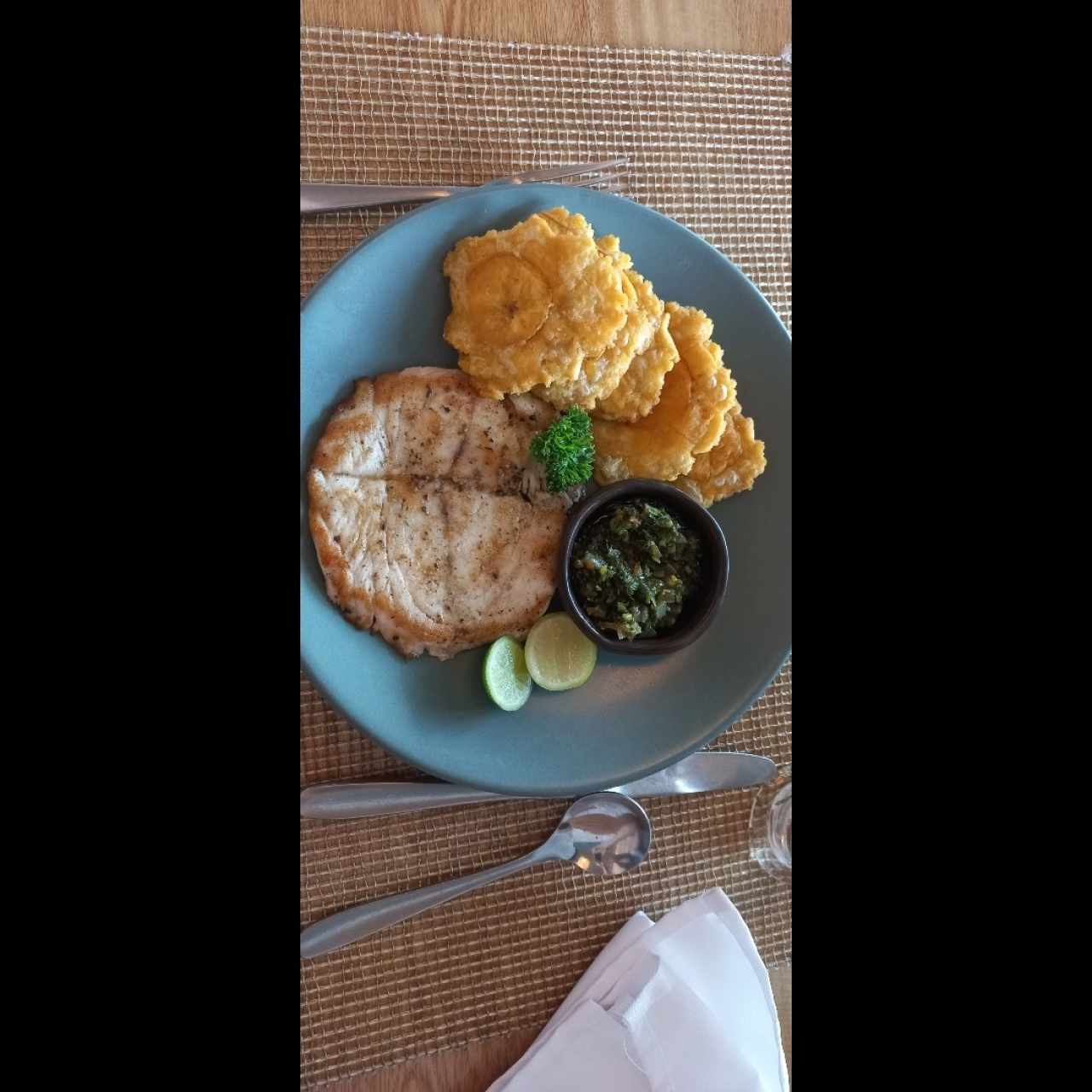 Pescado a la plancha con patacones