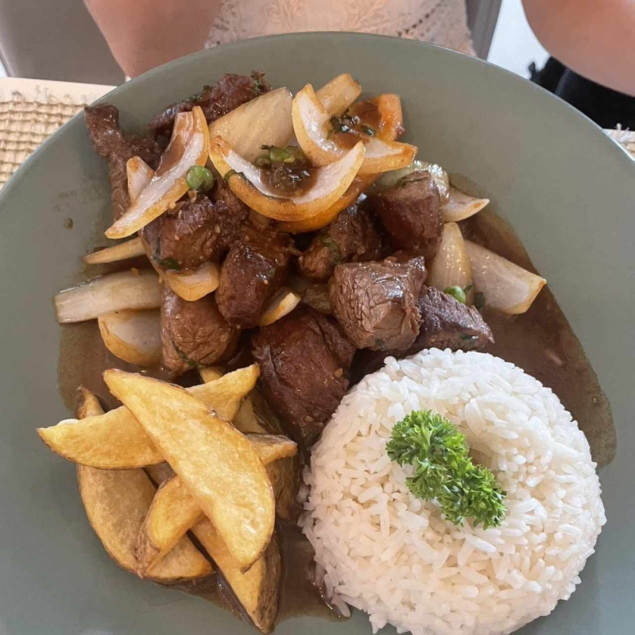 Platos Fuertes - Lomo Saltado
