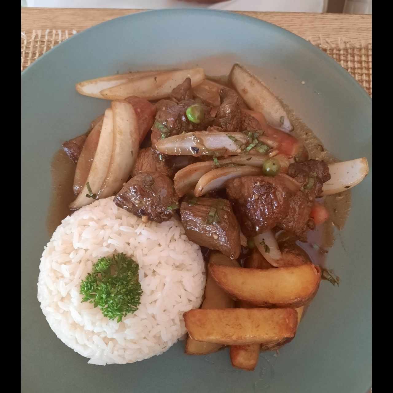 Platos Fuertes - Lomo Saltado