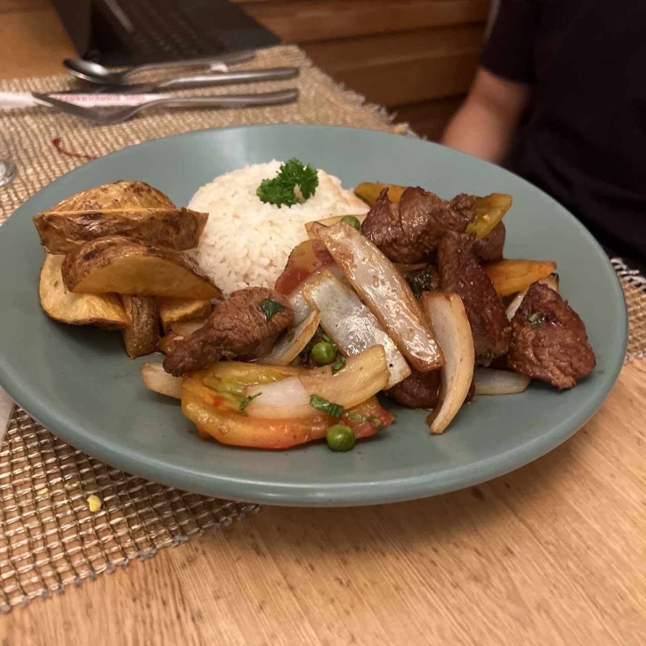 Platos Fuertes - Lomo Saltado