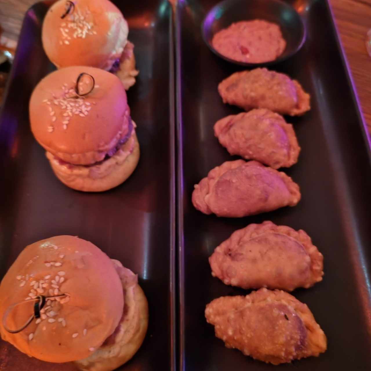 Bites - BEEF SLIDER  y EMPANADITAS DE PULLED PORK