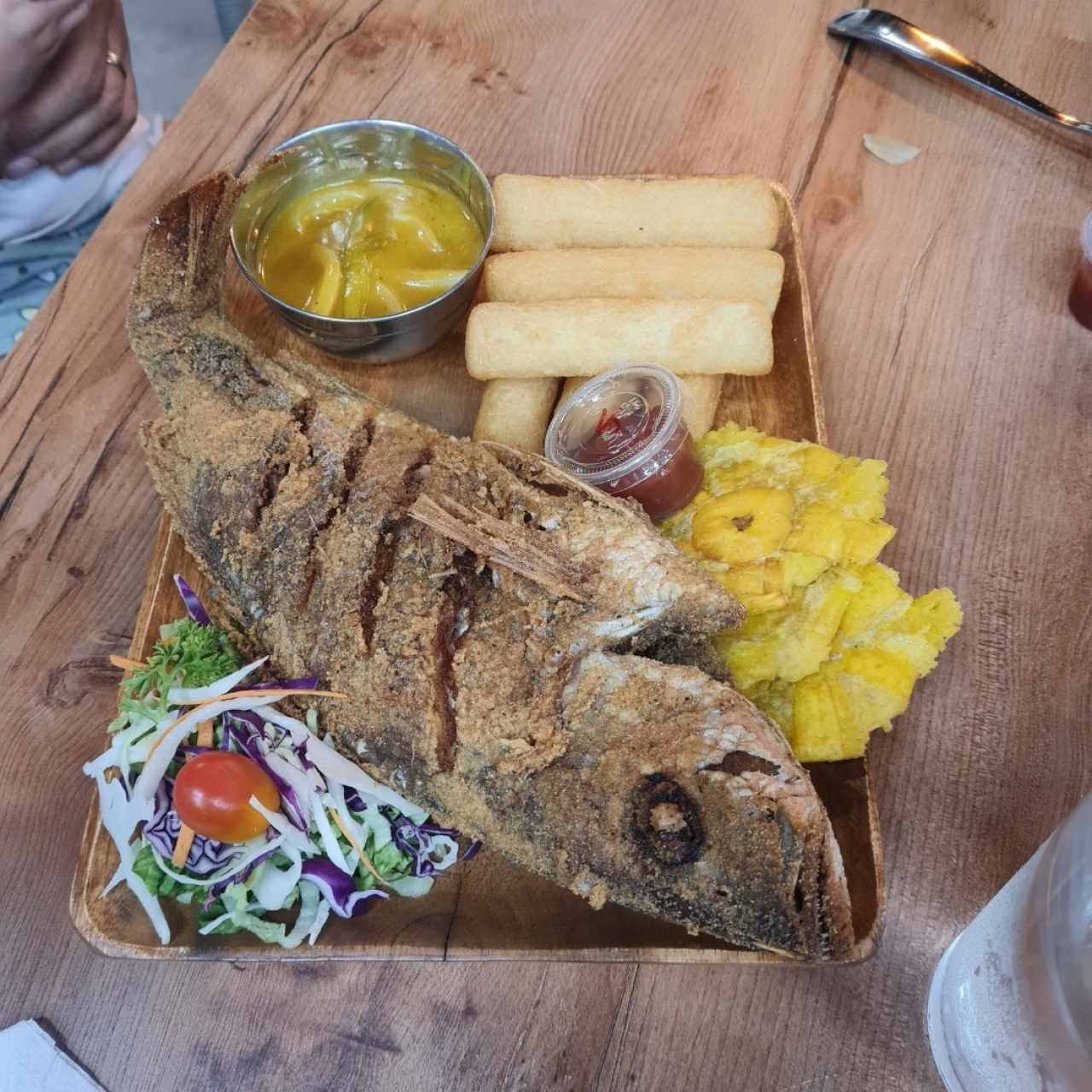 Pescado frito entero