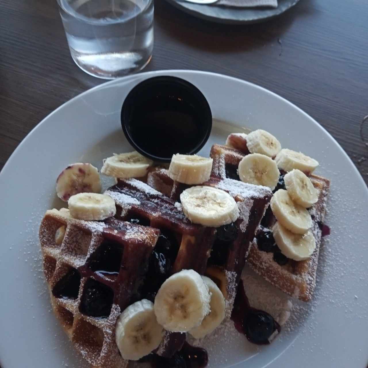 Waffles con arandanos y banana sin gluten