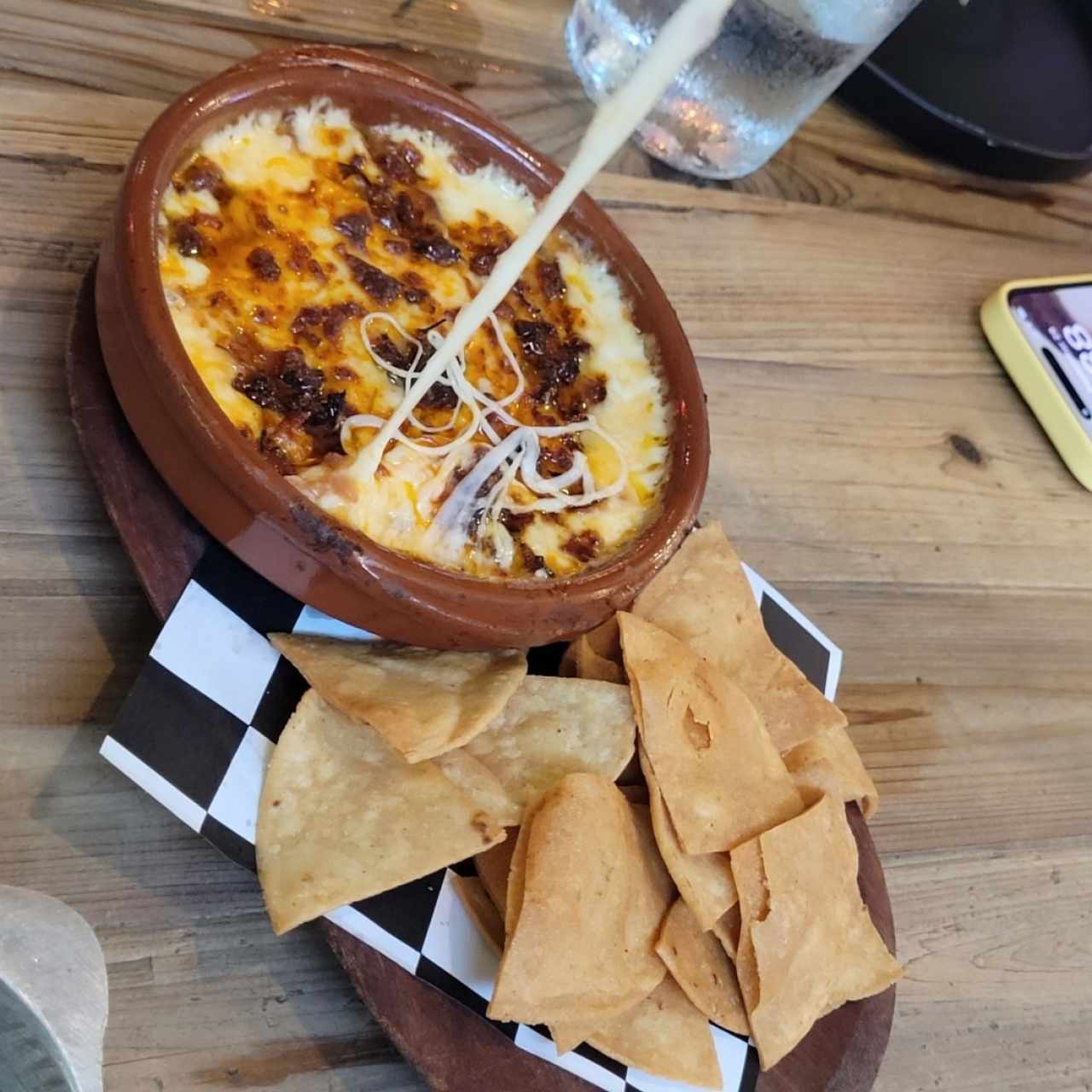 Queso Fundido y Chorizo Tableño