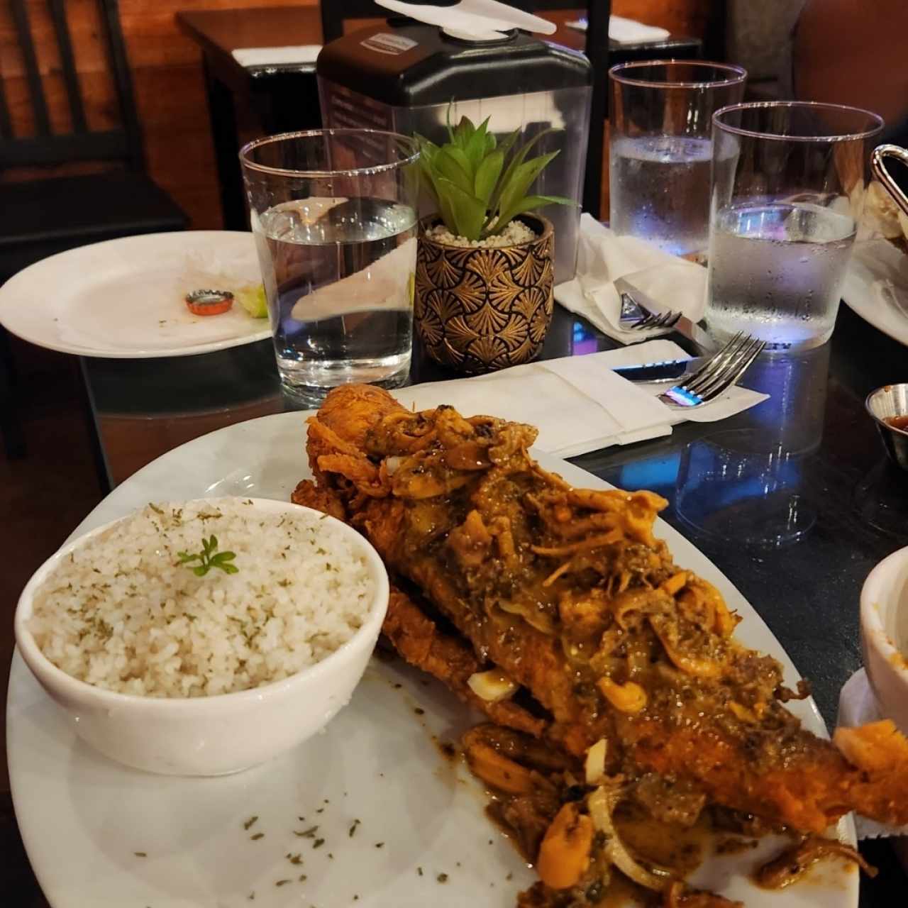 Corvina rellena A lo Macho acompañado de Arroz con Coco