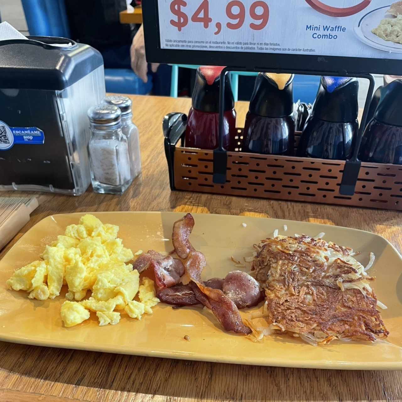 2 Huevos+Papa Hash Brown +2 Salchichas o 2 Tiras de Tocino