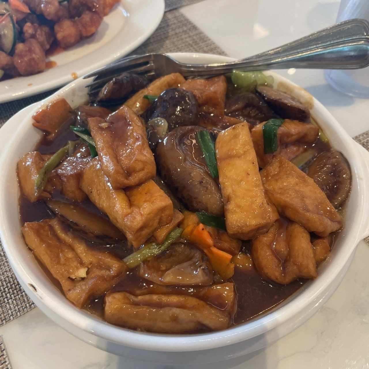Vegetariano - Tofu con hongos