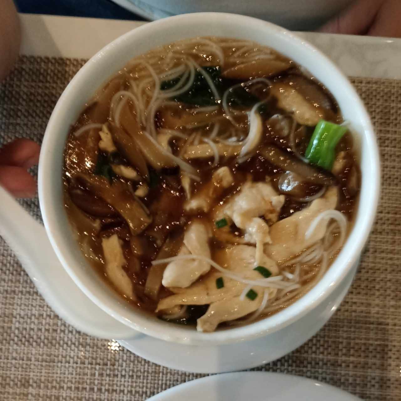 Sopa meifun de pollo