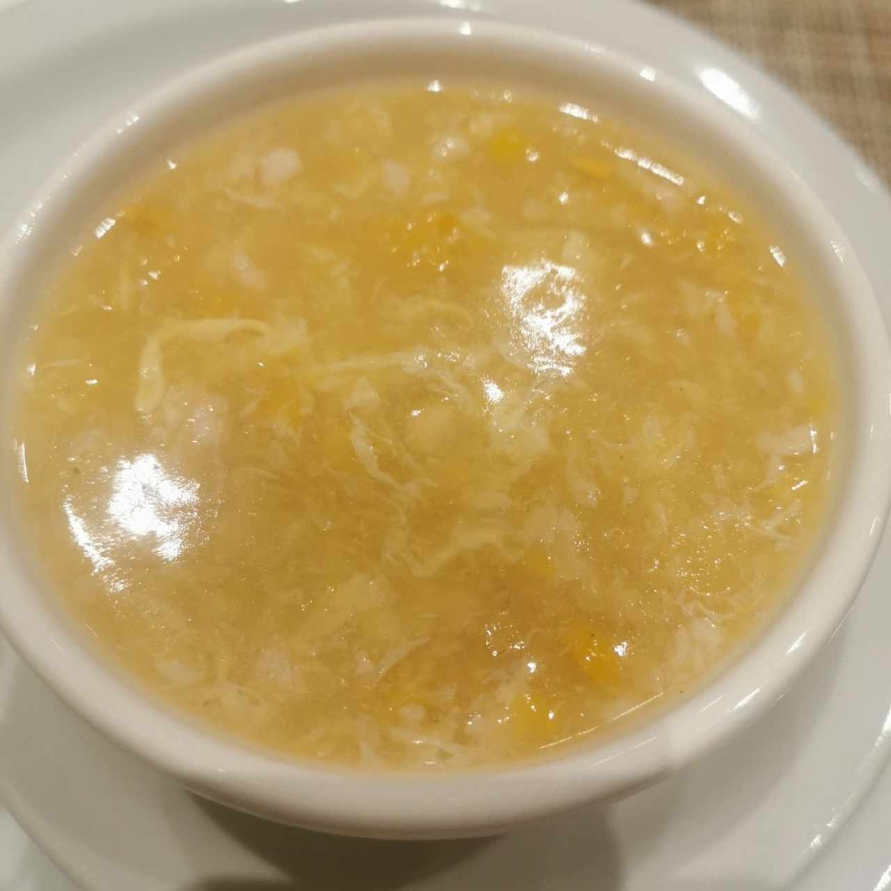 Sopa de maíz con pollo