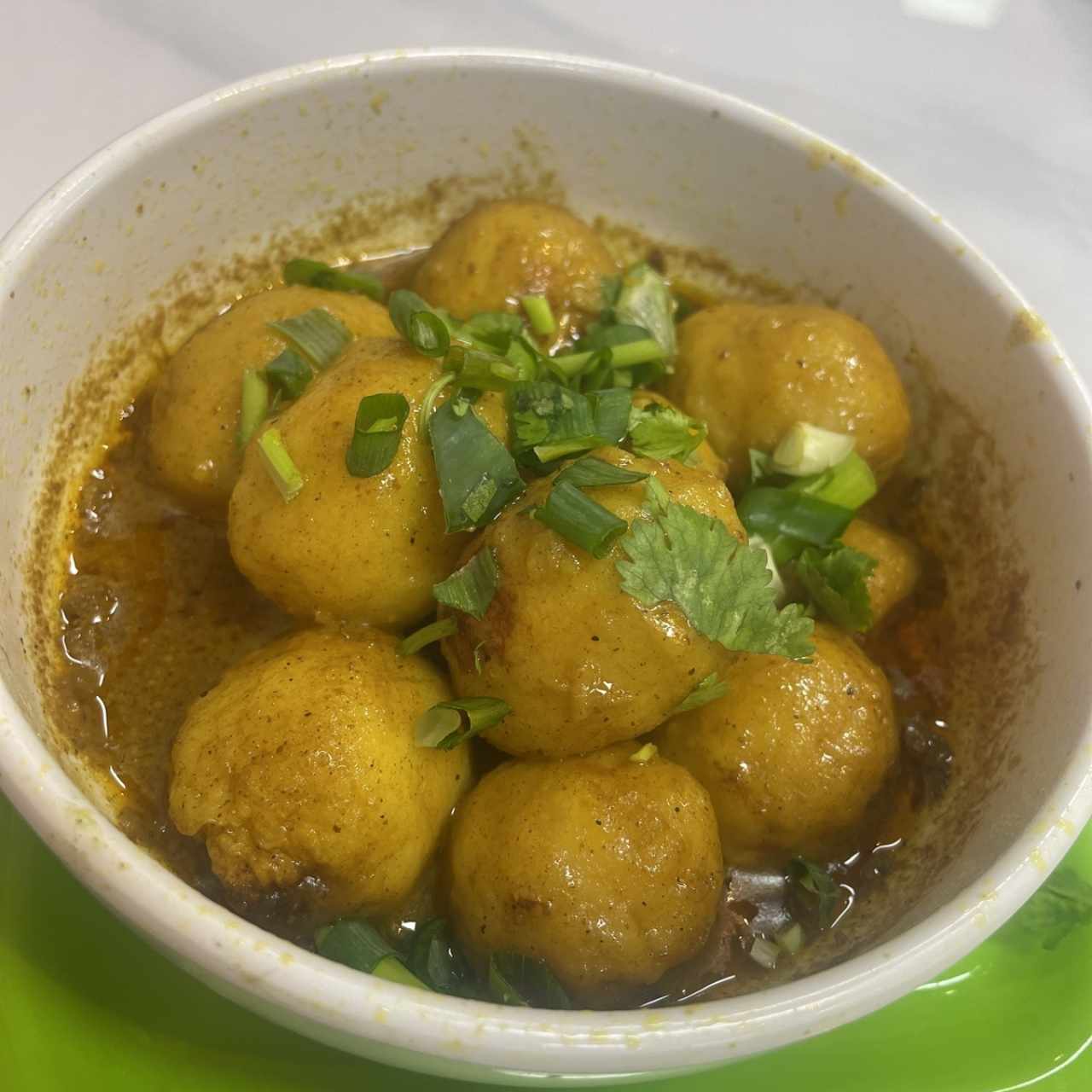 Bolas de pescado al curry