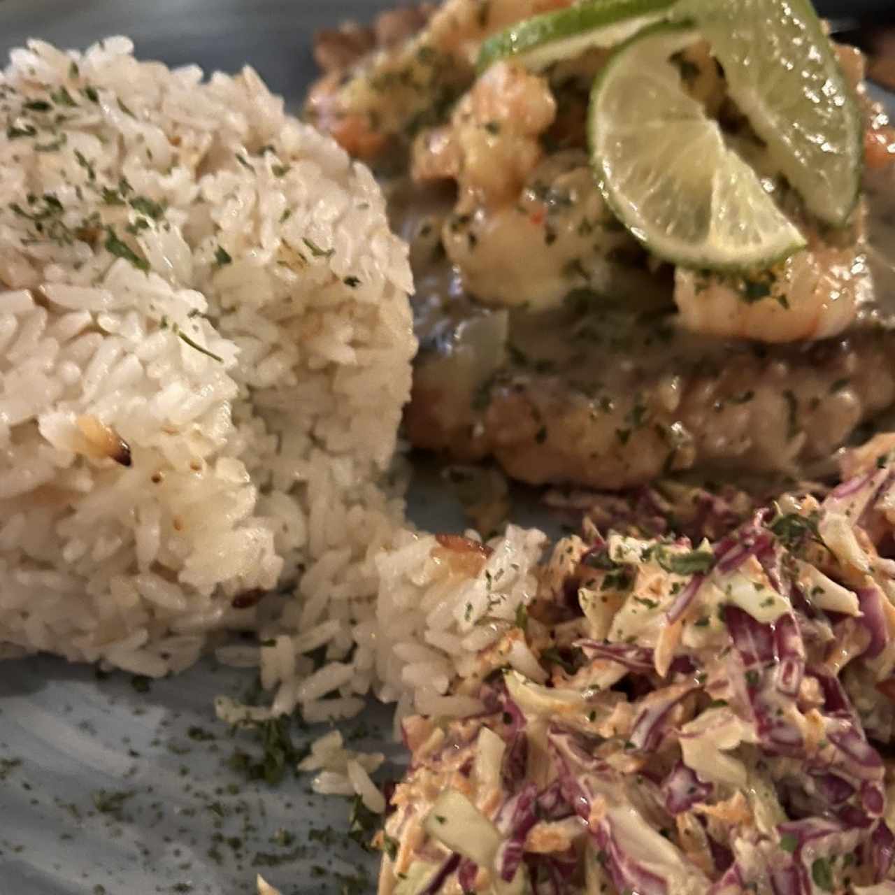 Pescado con camarones