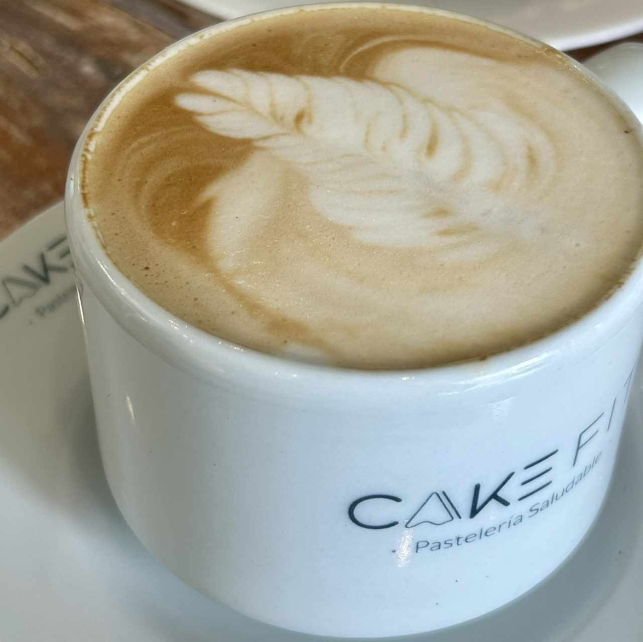 BEBIDAS CALIENTES - Cafés: Capuccino Latte