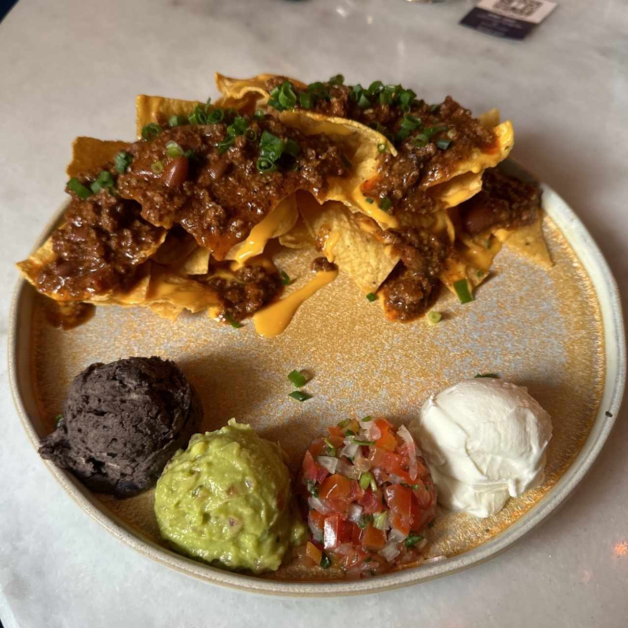 Small Plates - NACHOS DE CARNE.