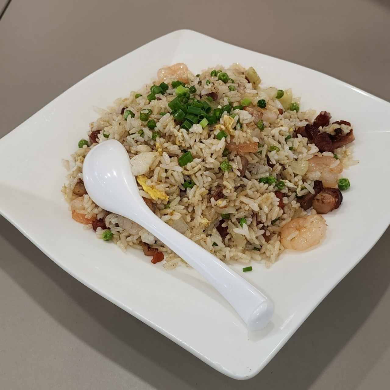 Street Food - ARROZ FRITO YANGZHOU