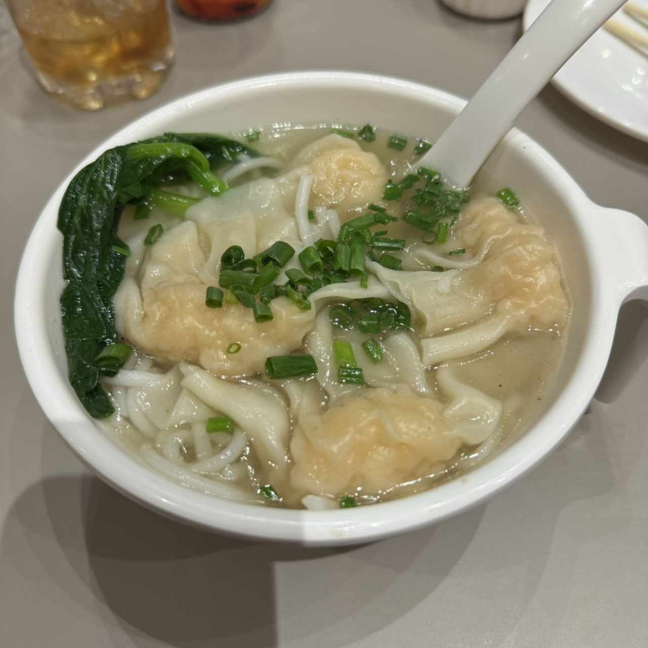 SOPA DE WANTON DE CAMARONES