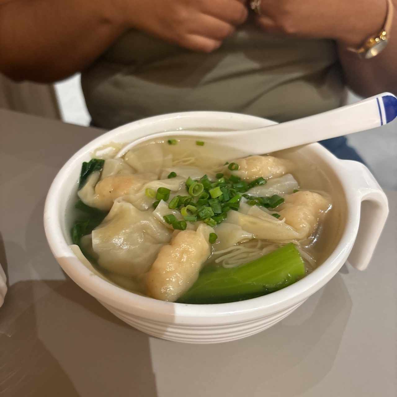 SOPA DE WANTON DE CAMARONES