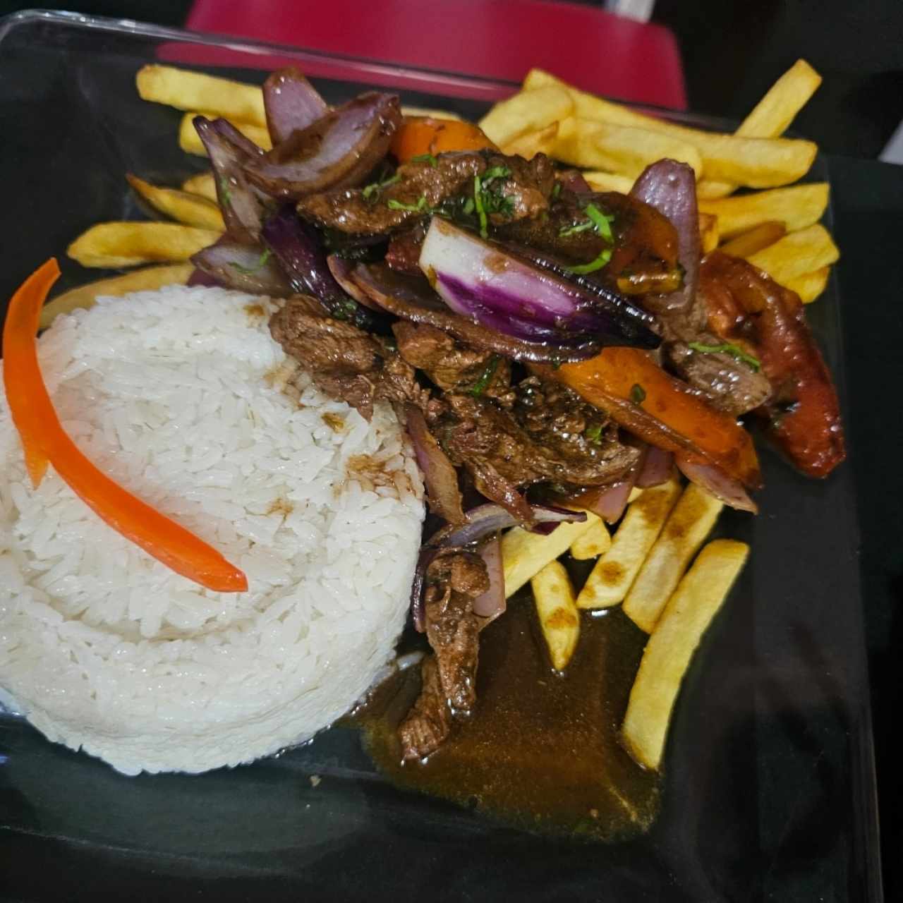 PLATOS FUERTES - Lomo Saltado