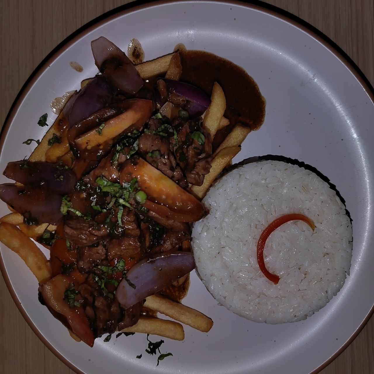 PLATOS FUERTES - Lomo Saltado