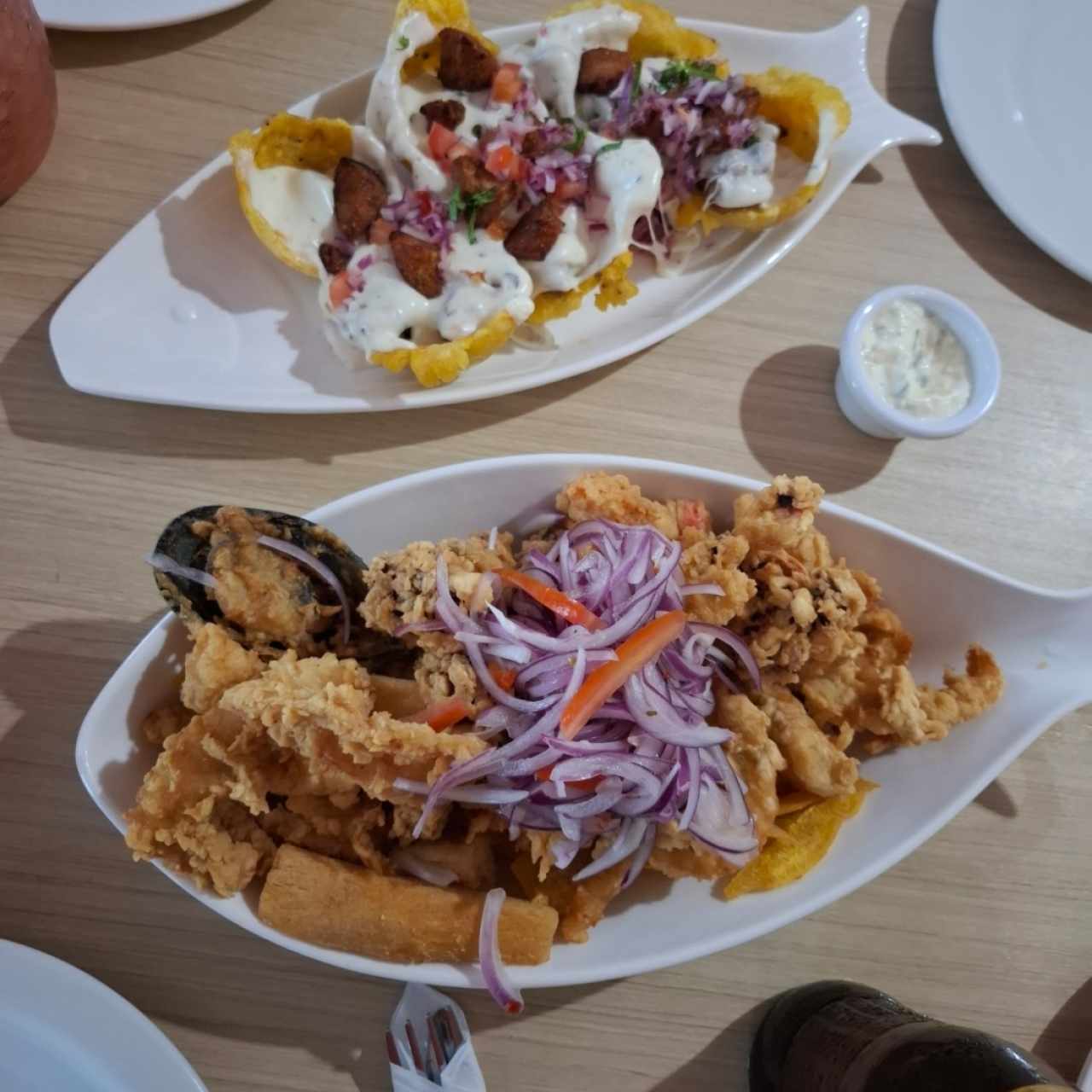 Patacones rellenos de Mariscos y Jalea Rico Sabor