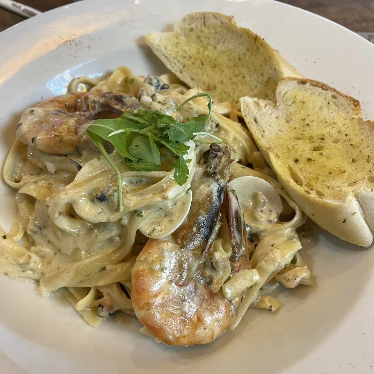 Linguini ai Frutti di Mare en Salsa Blanca