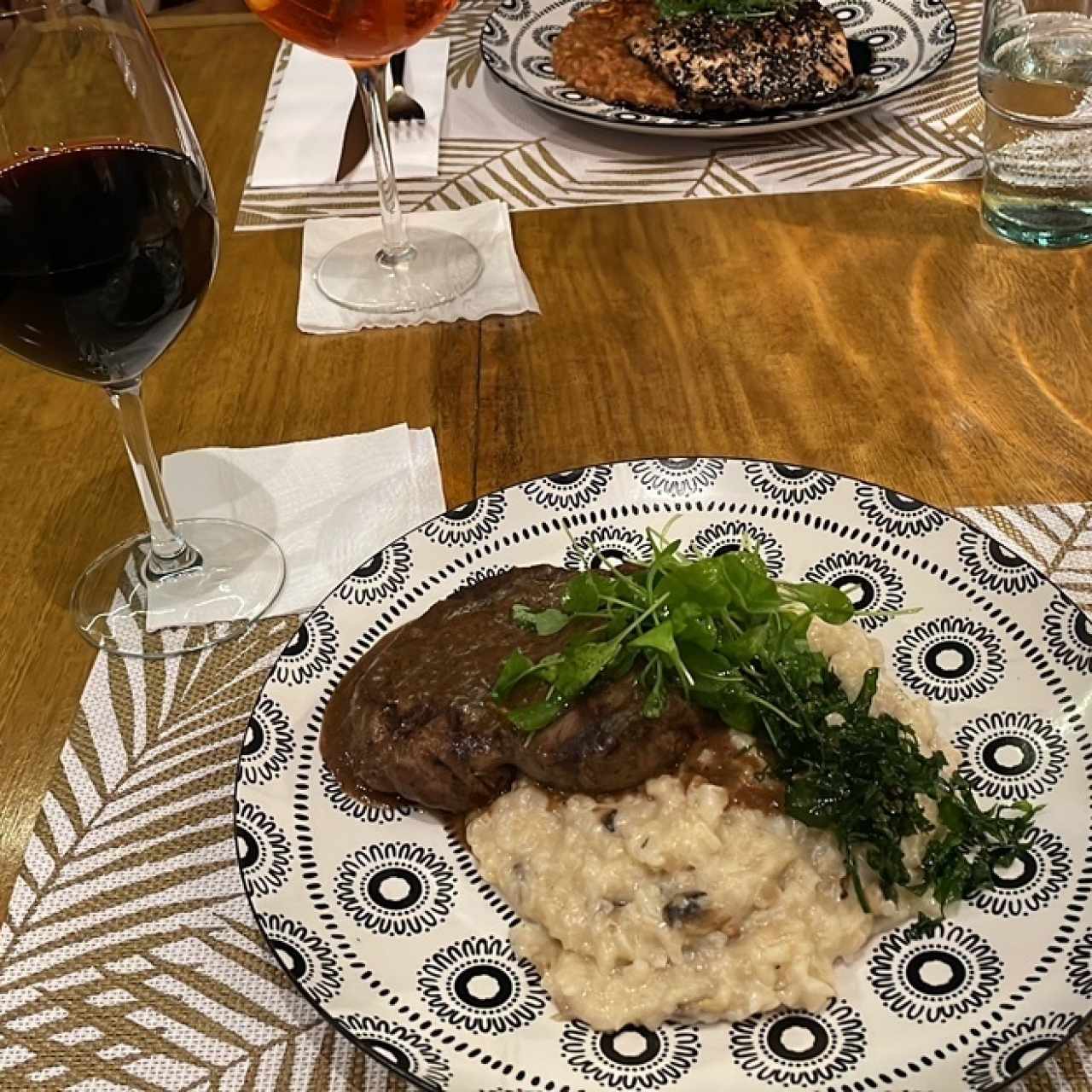 Filete 3 pimientas con risotto de hongos