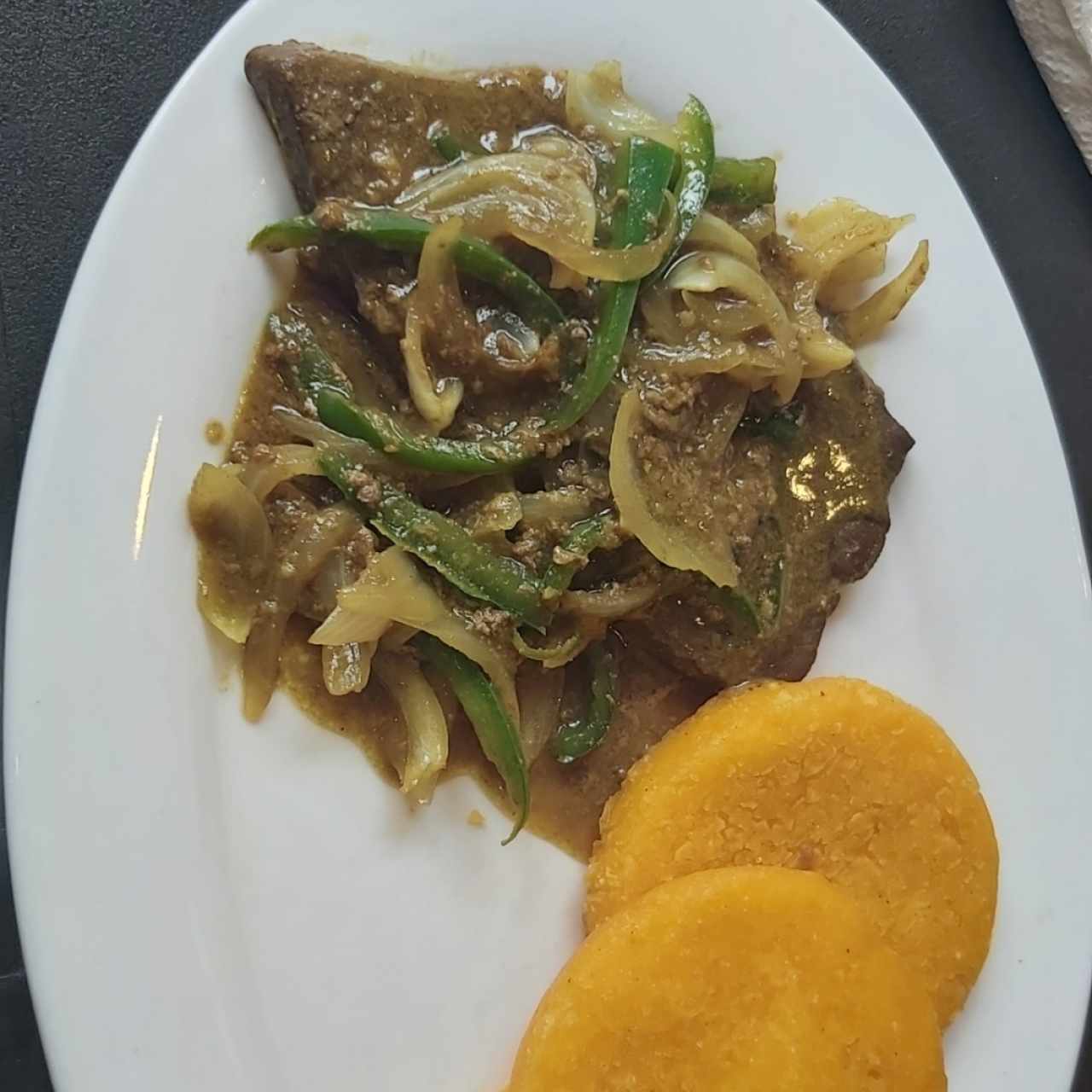 hígado encebollado con tortilla