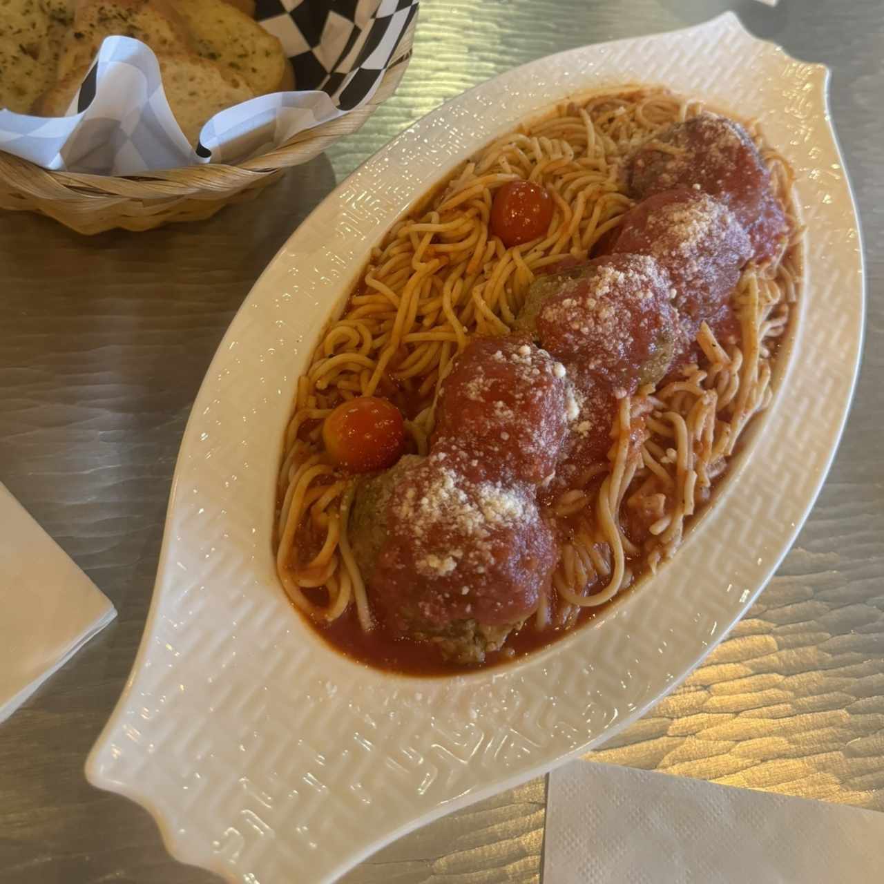 Spaguetti and meatballs familiar