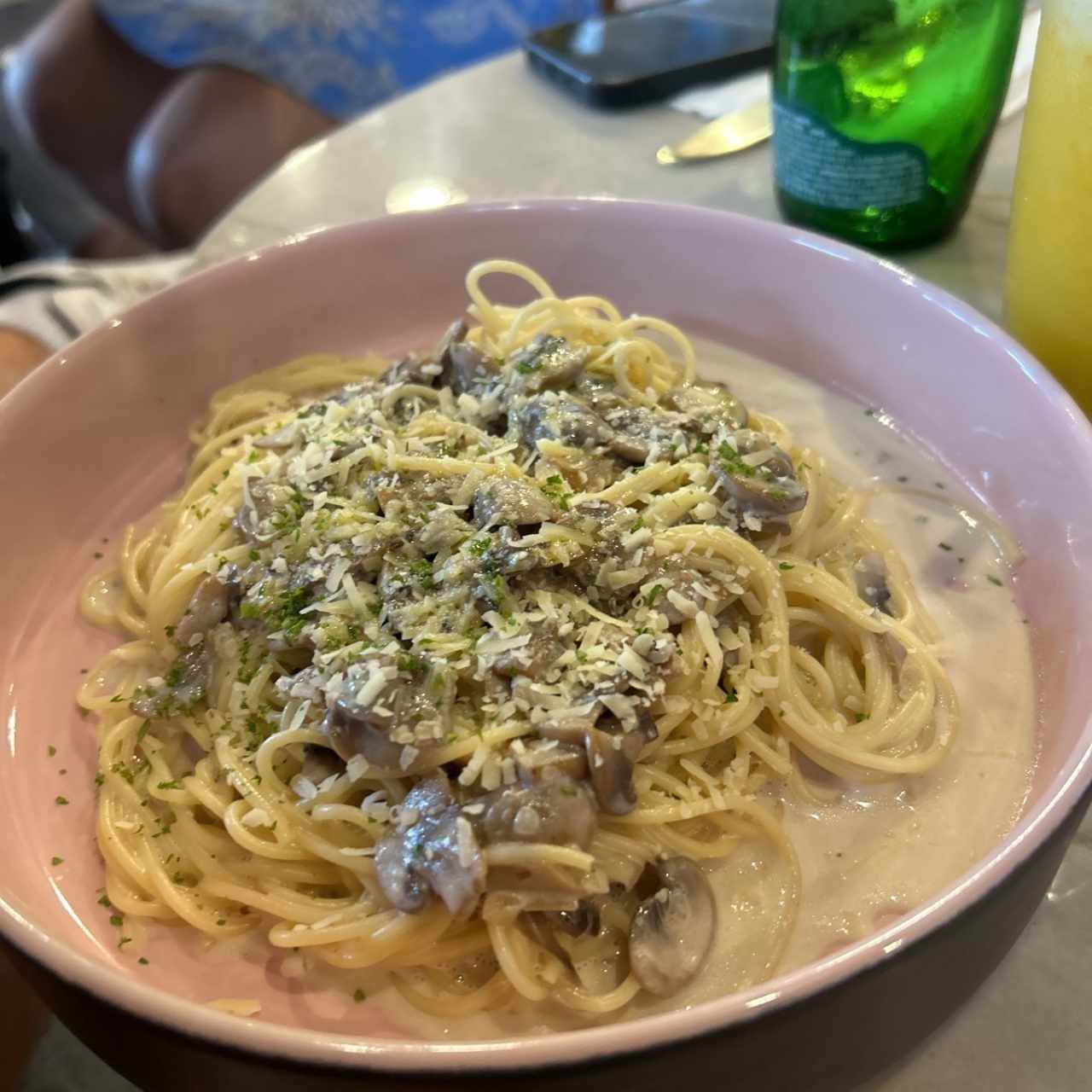 PLATOS FUERTES - Spaghettini al Funghi