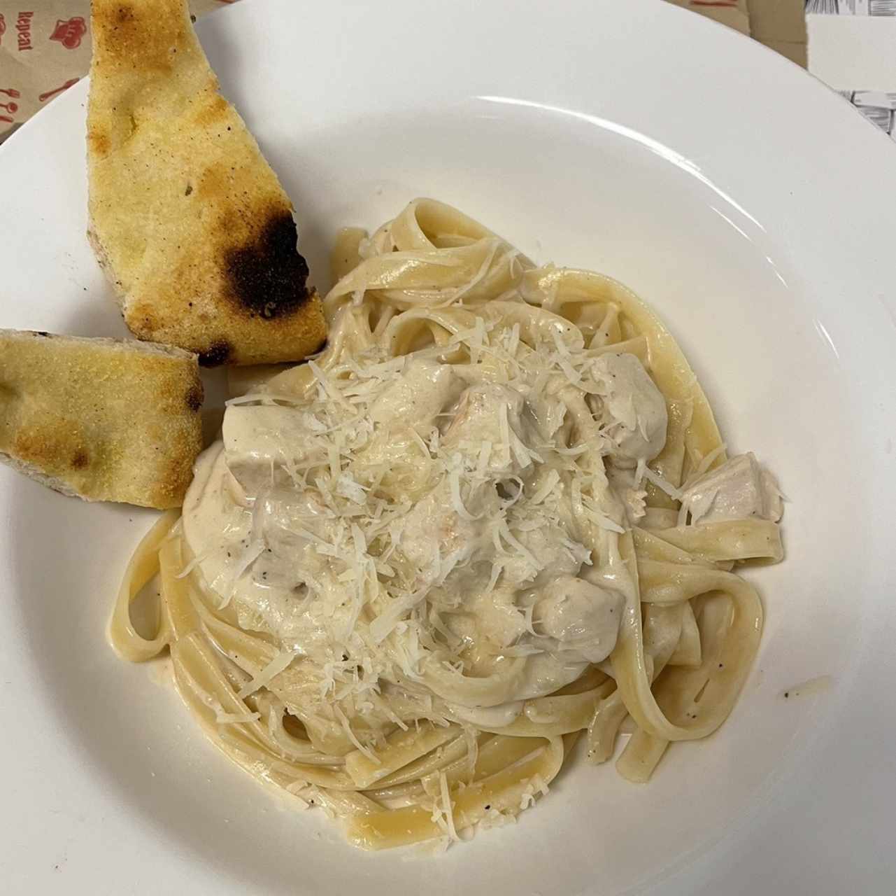 Pasta alfredo con pollo